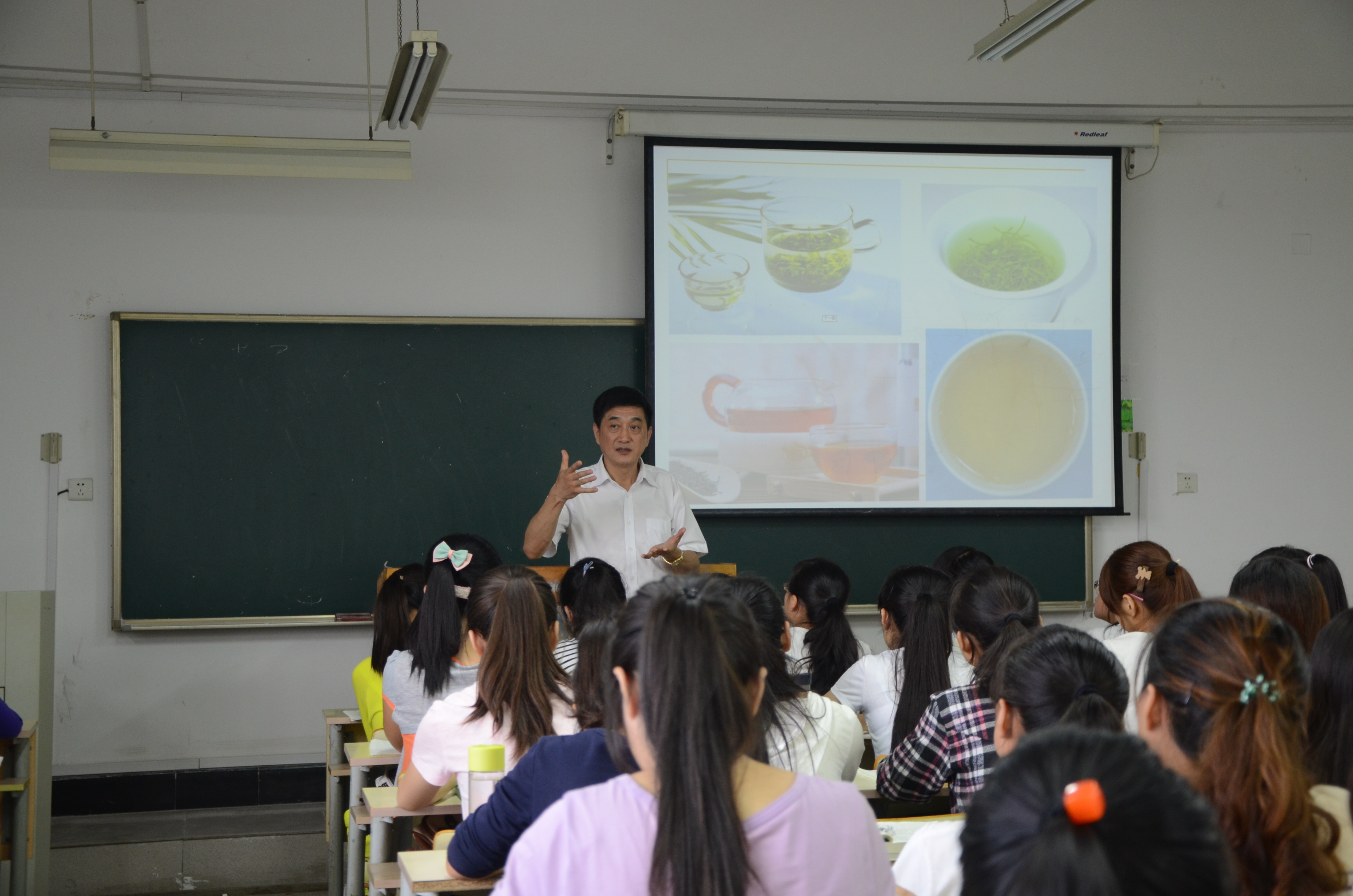 校长宛晓春教授走进茶食学院本科生课堂