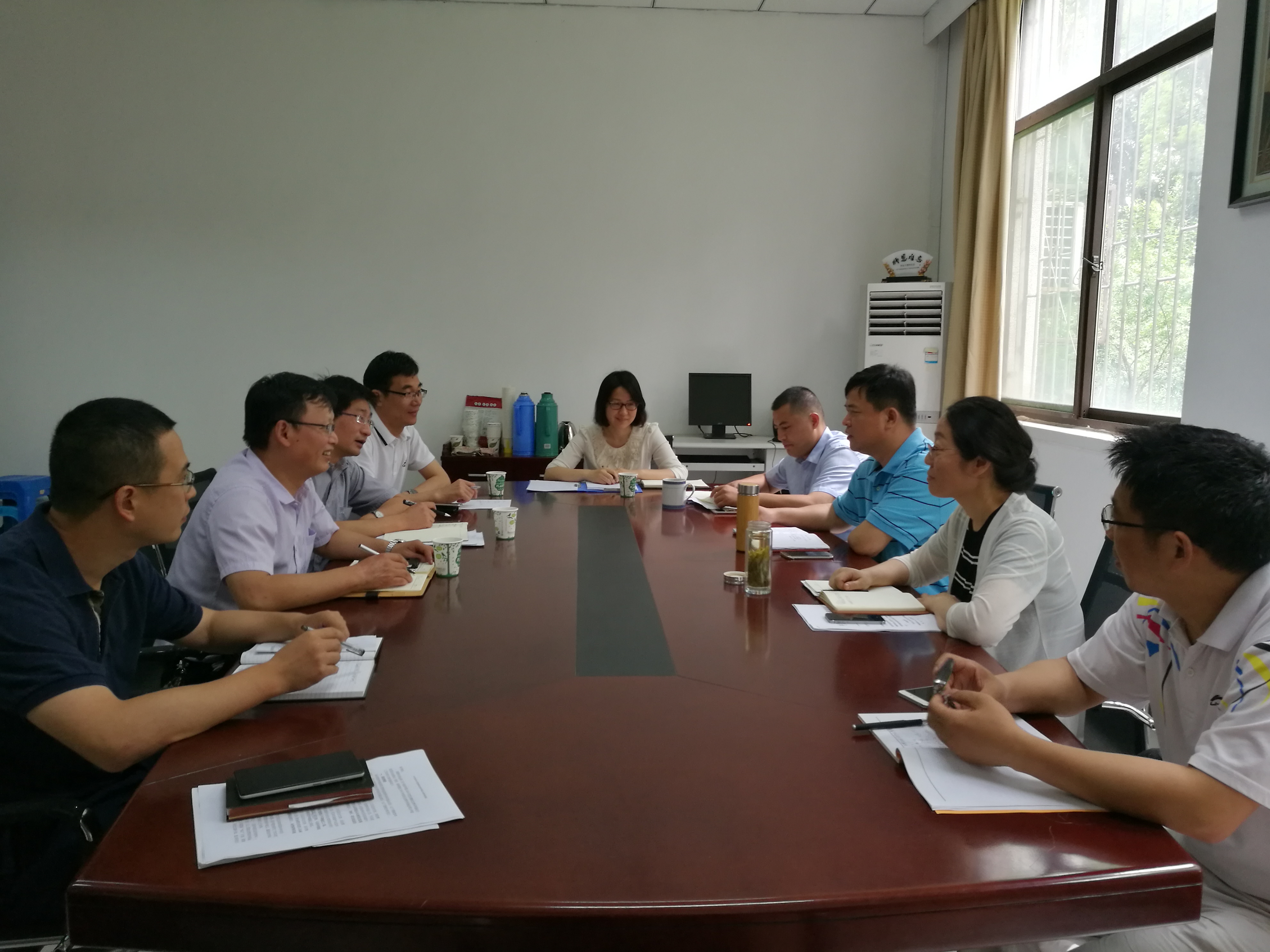 茶食党委中心组召开“讲政治，我们怎么讲”专题学习讨论