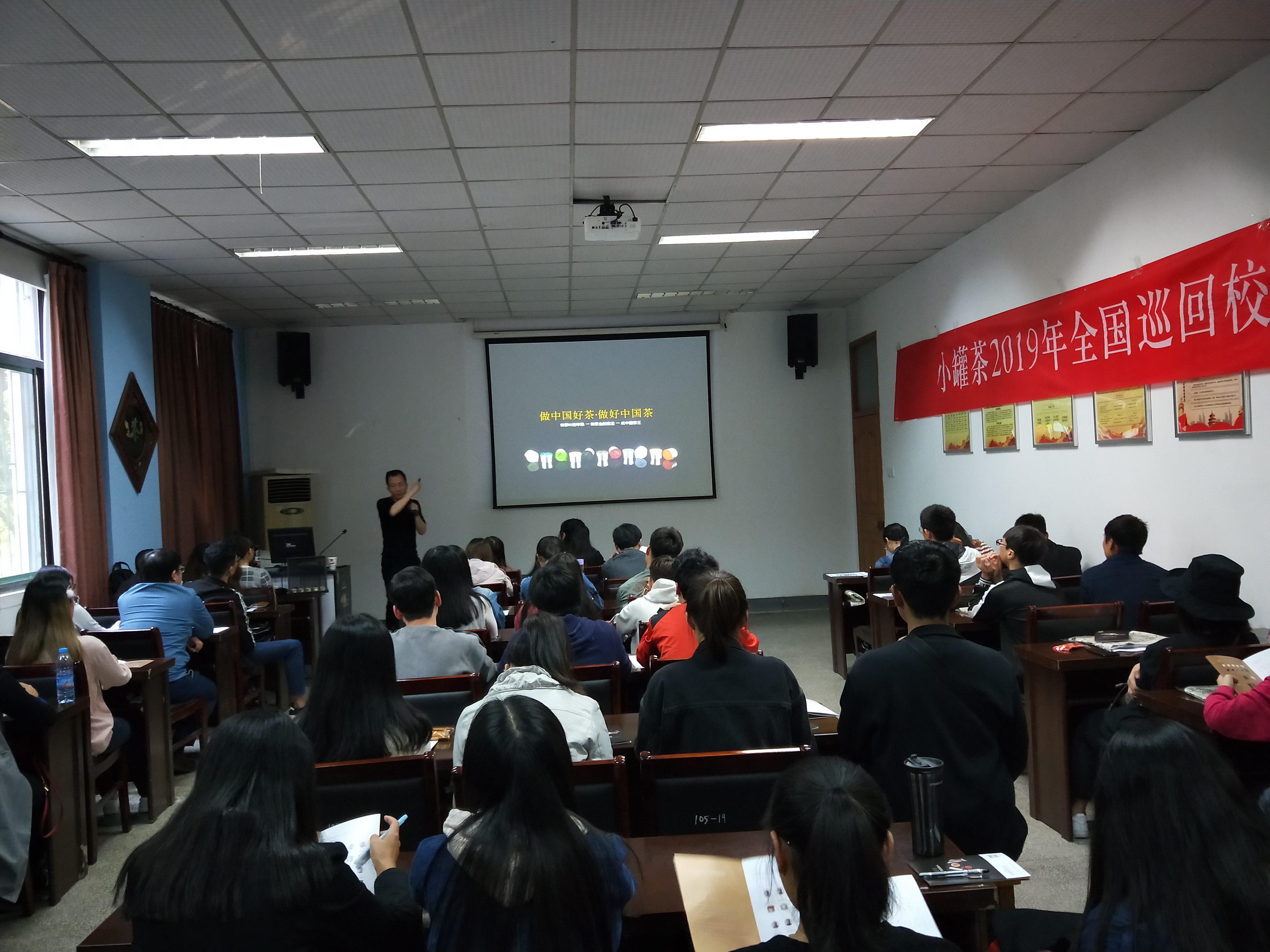 茶食学院组织多场校园招聘力促毕业生就业