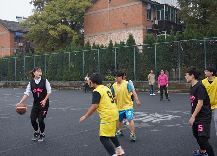 茶食学子在2015年度校女篮比赛中勇夺桂冠