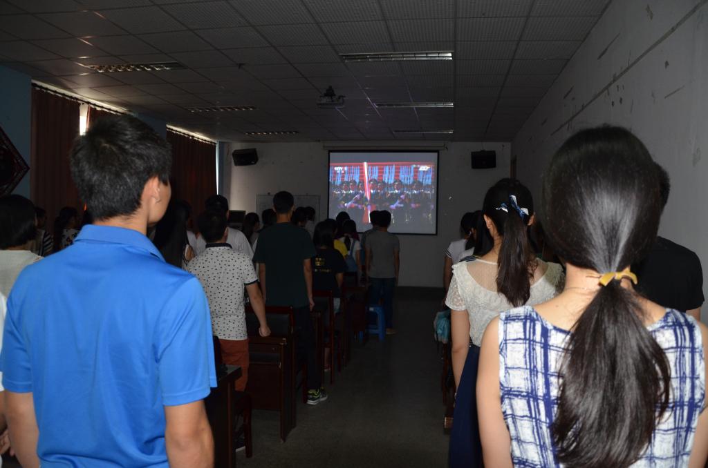 茶食学院积极组织收看抗战胜利70周年阅兵式直播