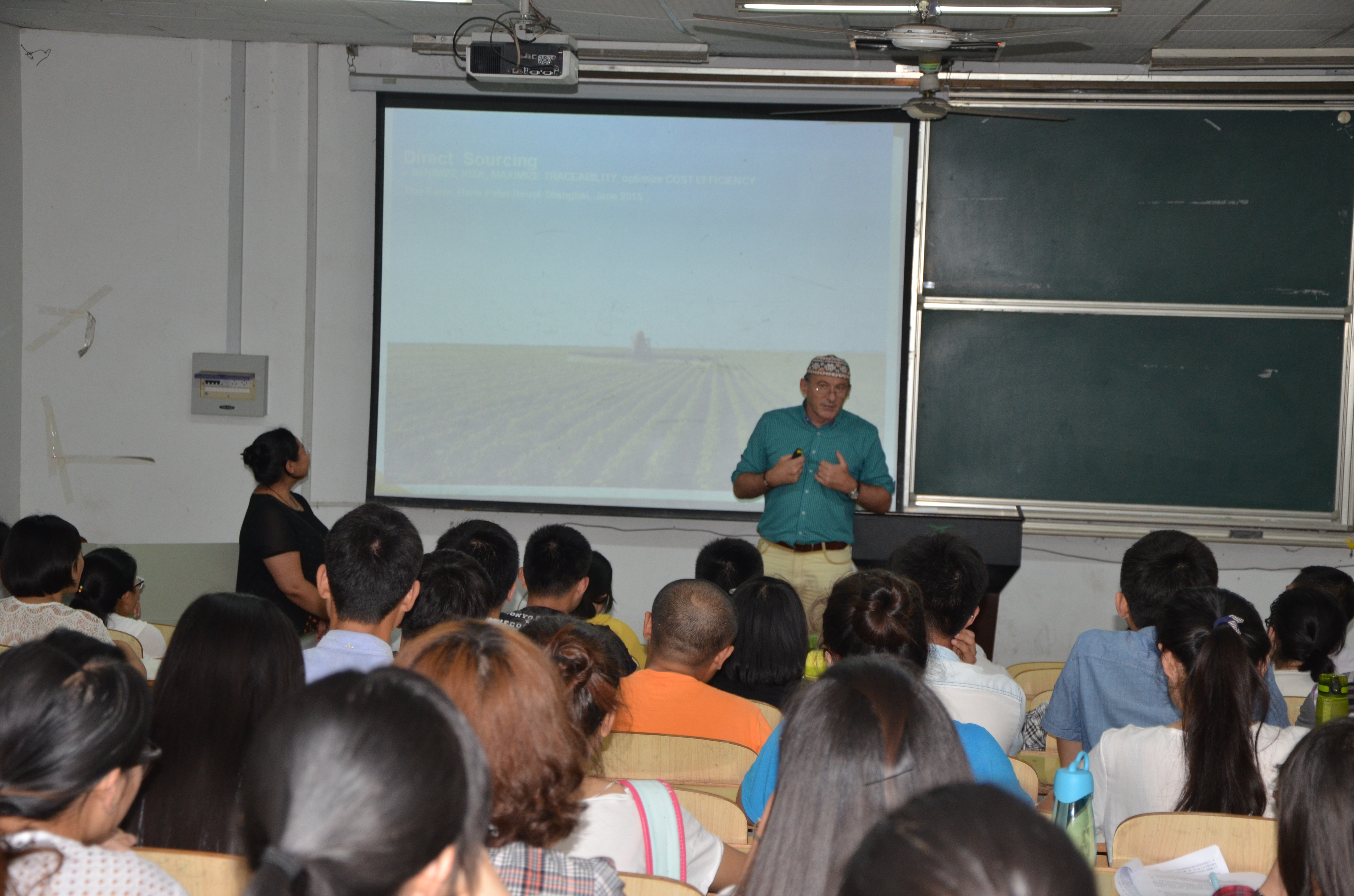 麦咨达公司总经理Hans Peter Reust来茶食学院开展学术报告