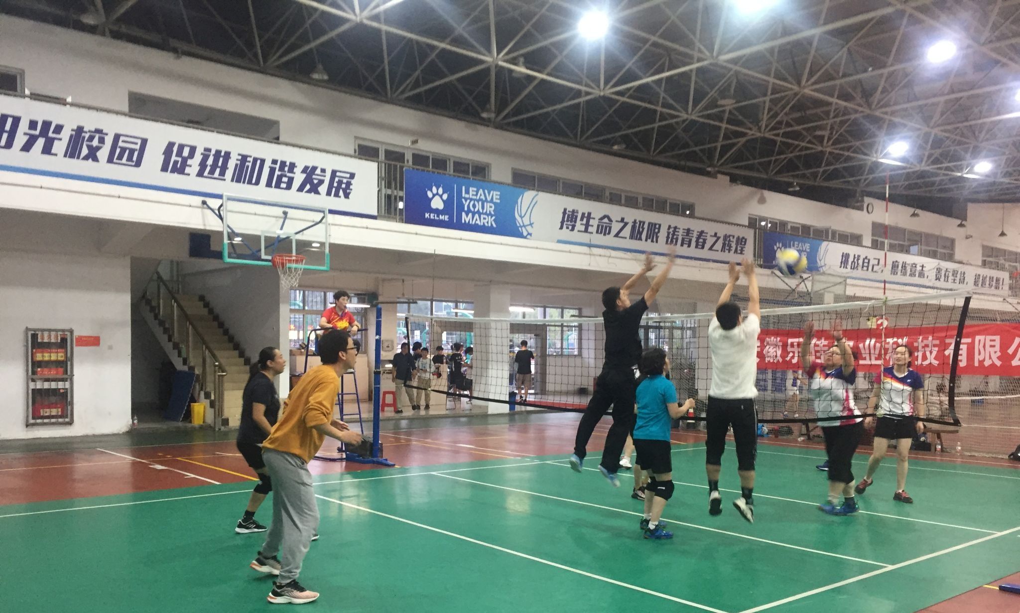 我院在教职工气排球比赛中获得佳绩