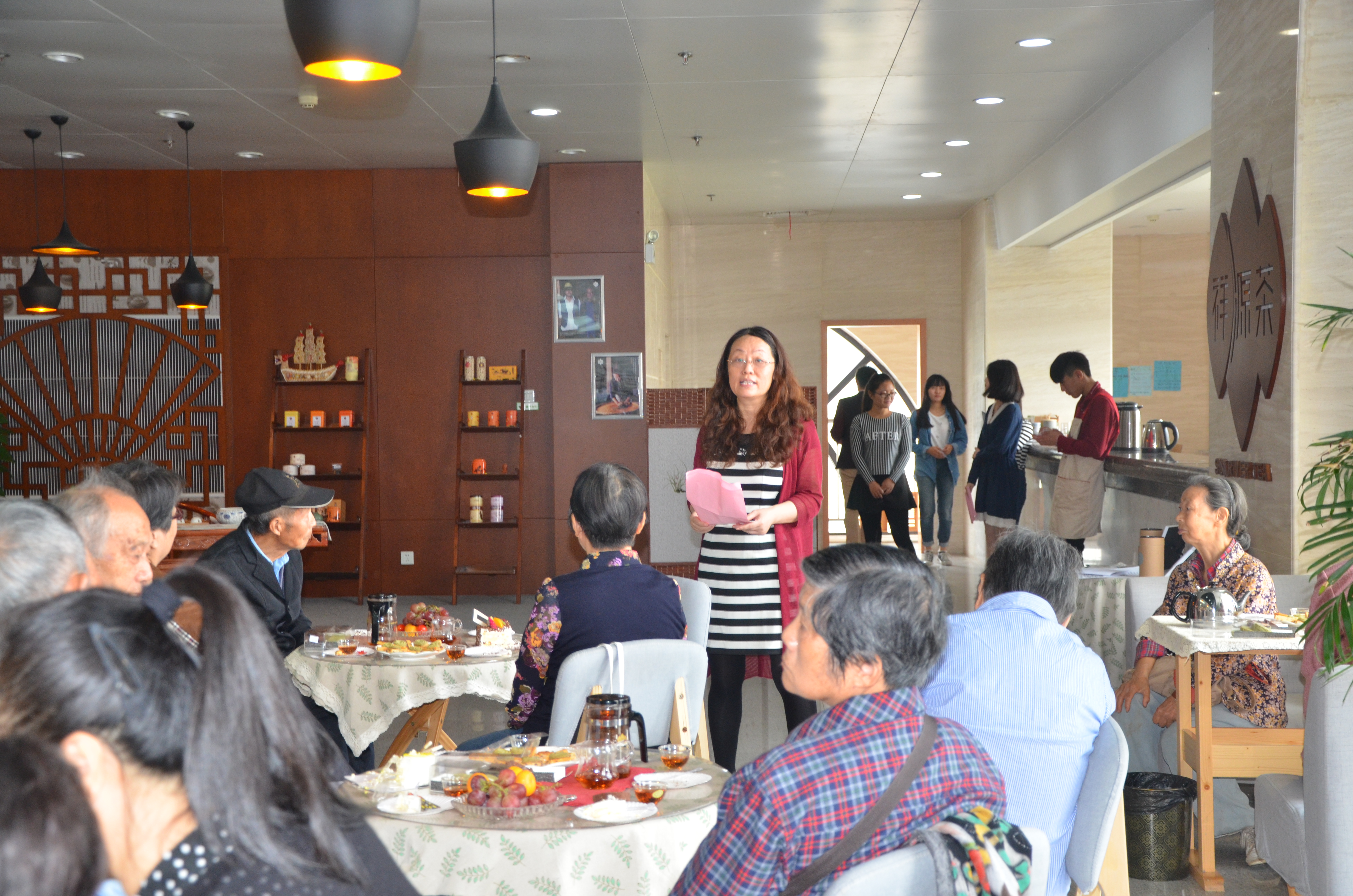 薪火相传、心心相融、敬老爱老-- 茶食学院举办离退休教工重阳节活动