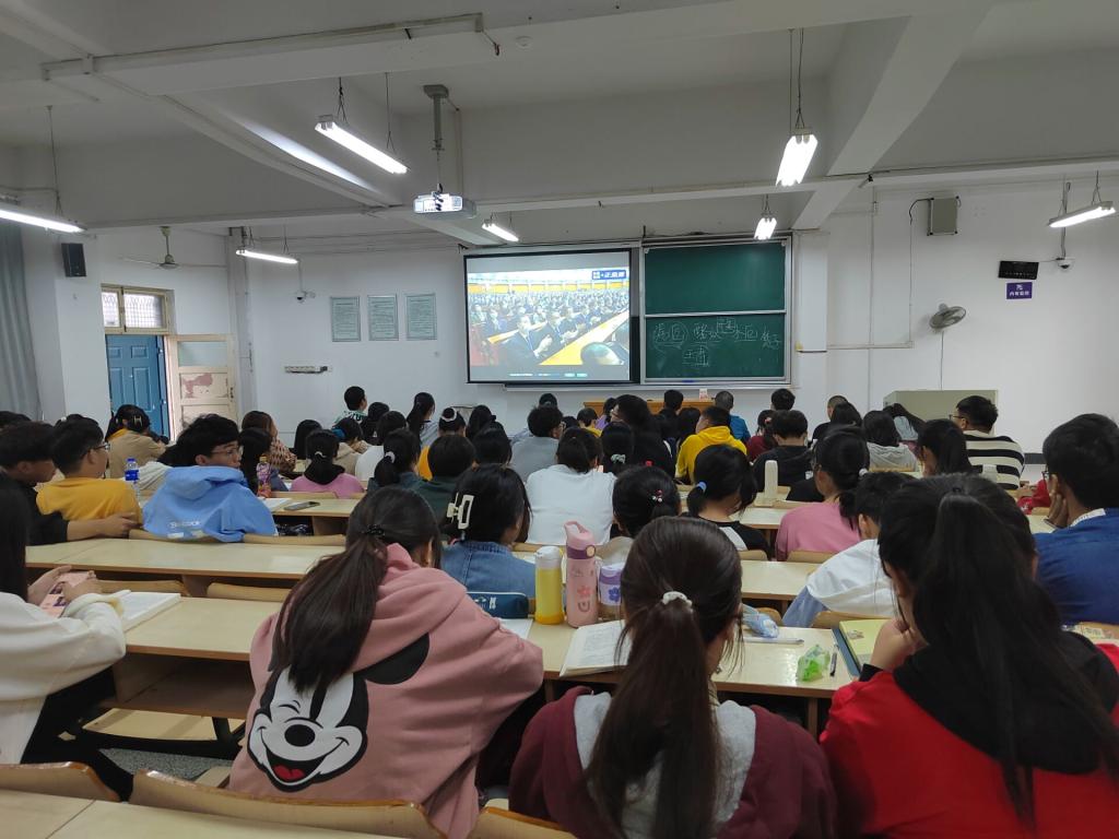 我院组织收看纪念辛亥革命110周年大会直播