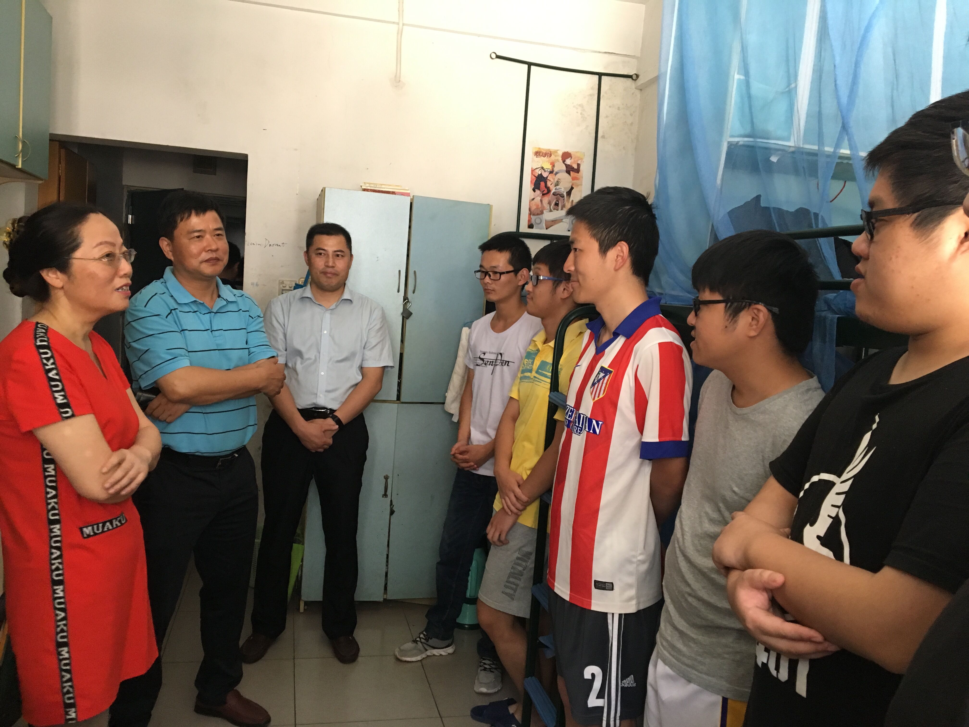 茶食学院党政领导走访宿舍看望2018届毕业生