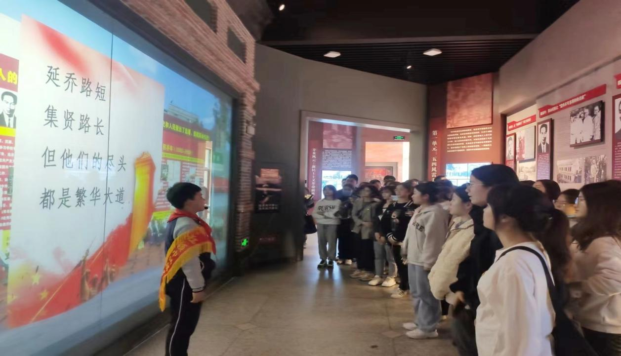 茶与食品科技学院团委组织学生赴大蜀山烈士陵园悼念革命先烈