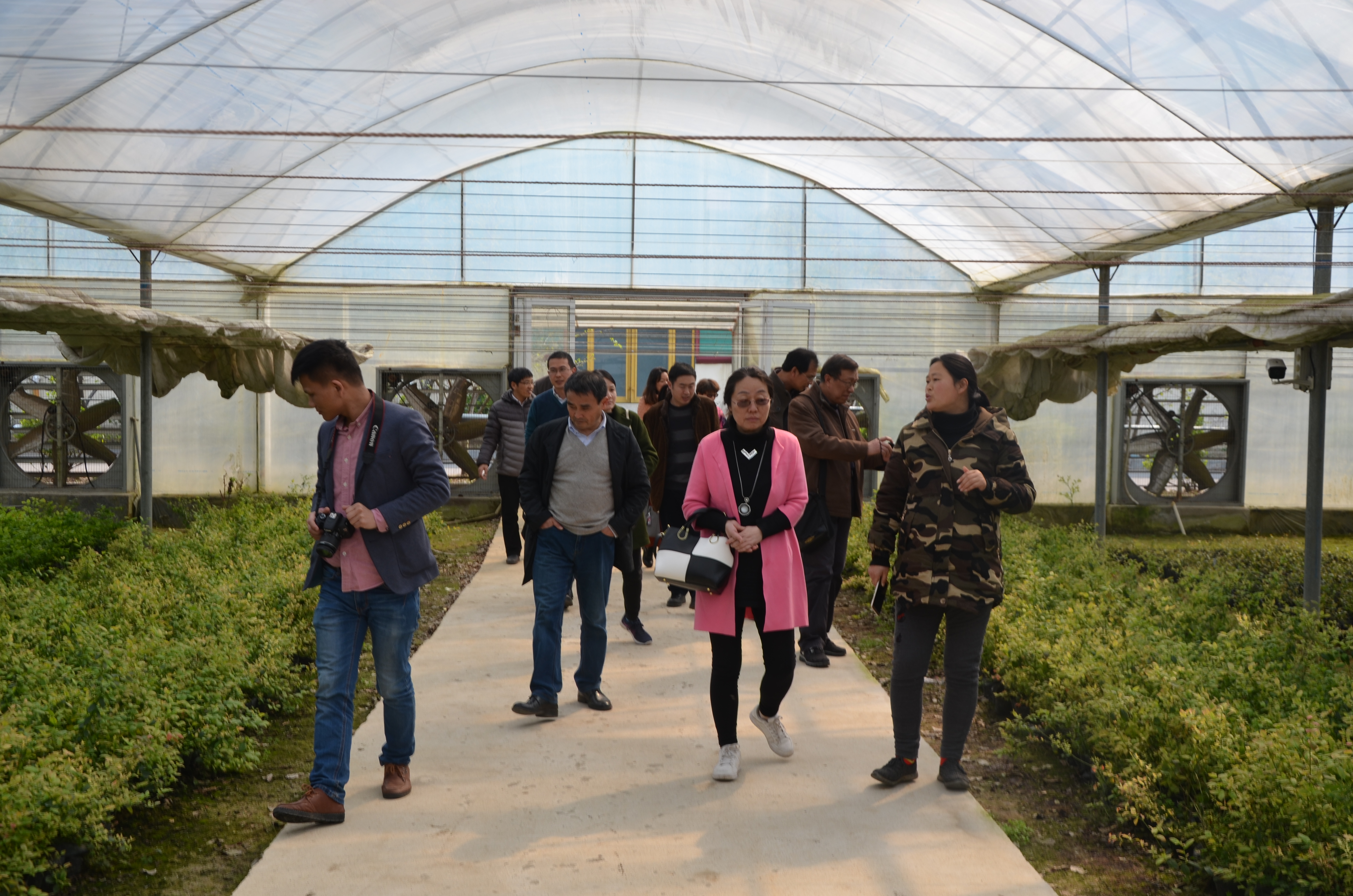 加强党性教育 争做合格党员——食品教工党支部结合专业开展主题教育