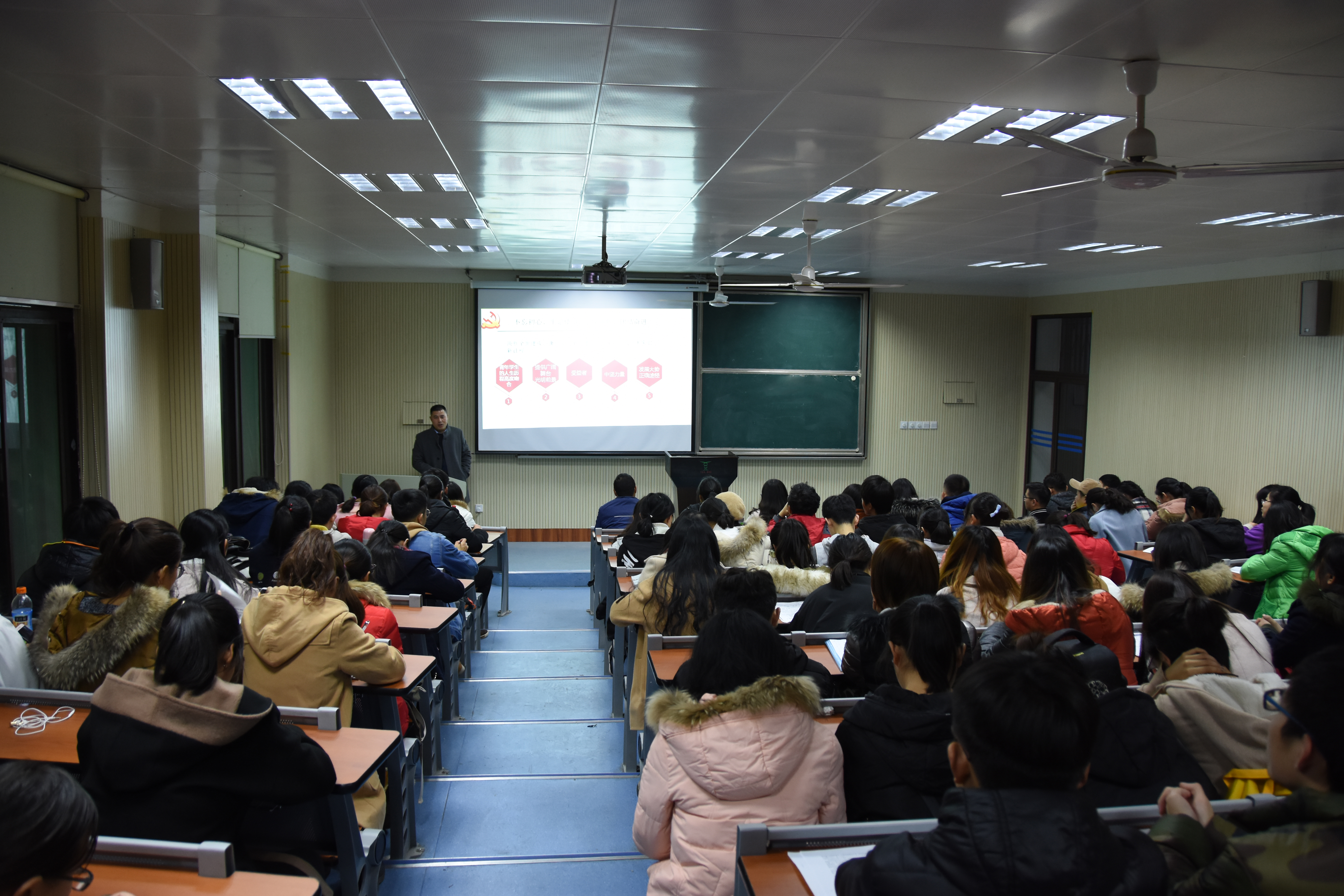 茶与食品科技学院举行大学生学习贯彻党的十九大精神专题培训班开班仪式