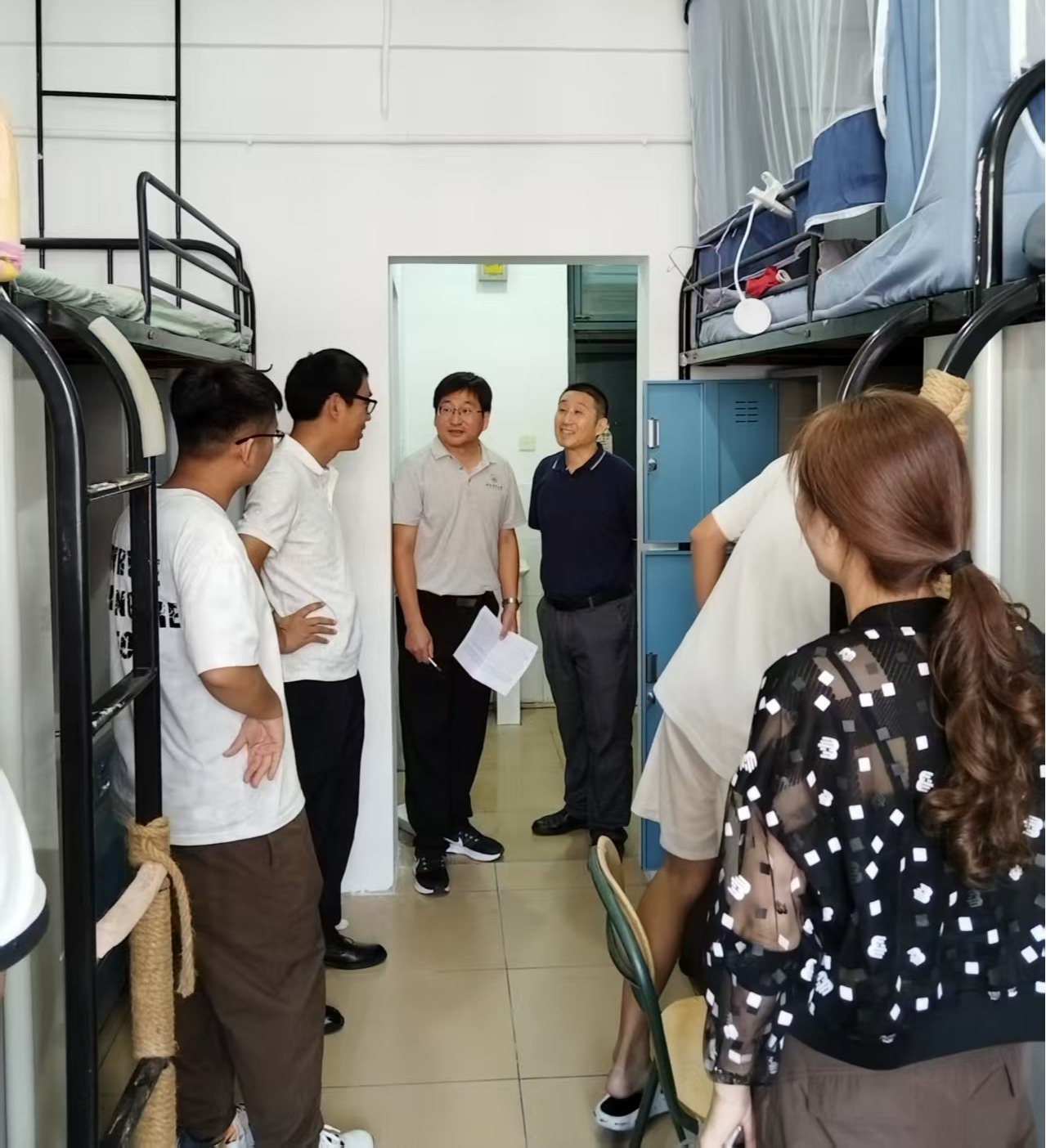 以心迎新，以行暖心—茶业学院领导老师走访2025级新生寝室