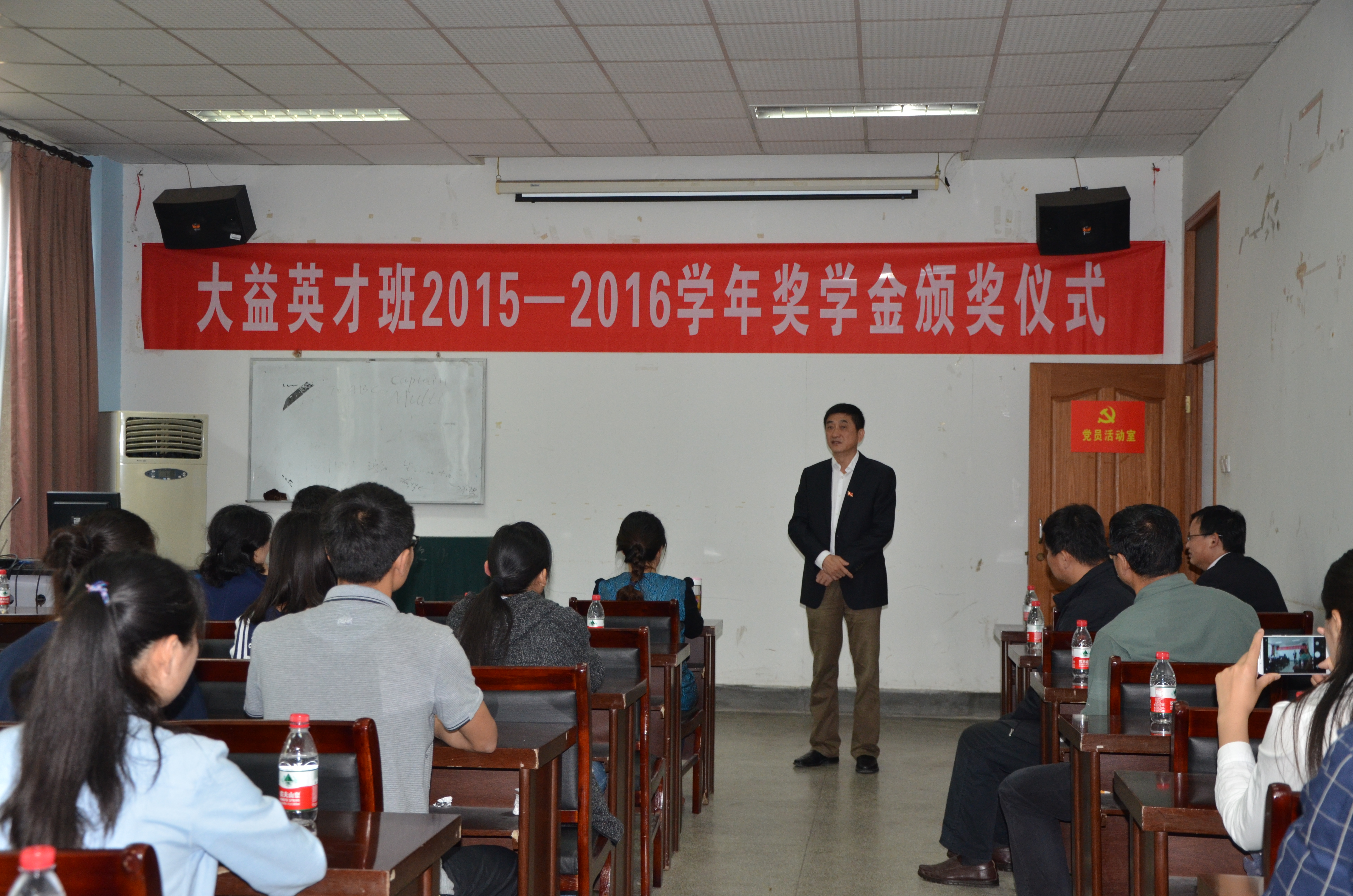 校企合作育英才-茶食学院举行大益英才班奖学金颁奖仪式