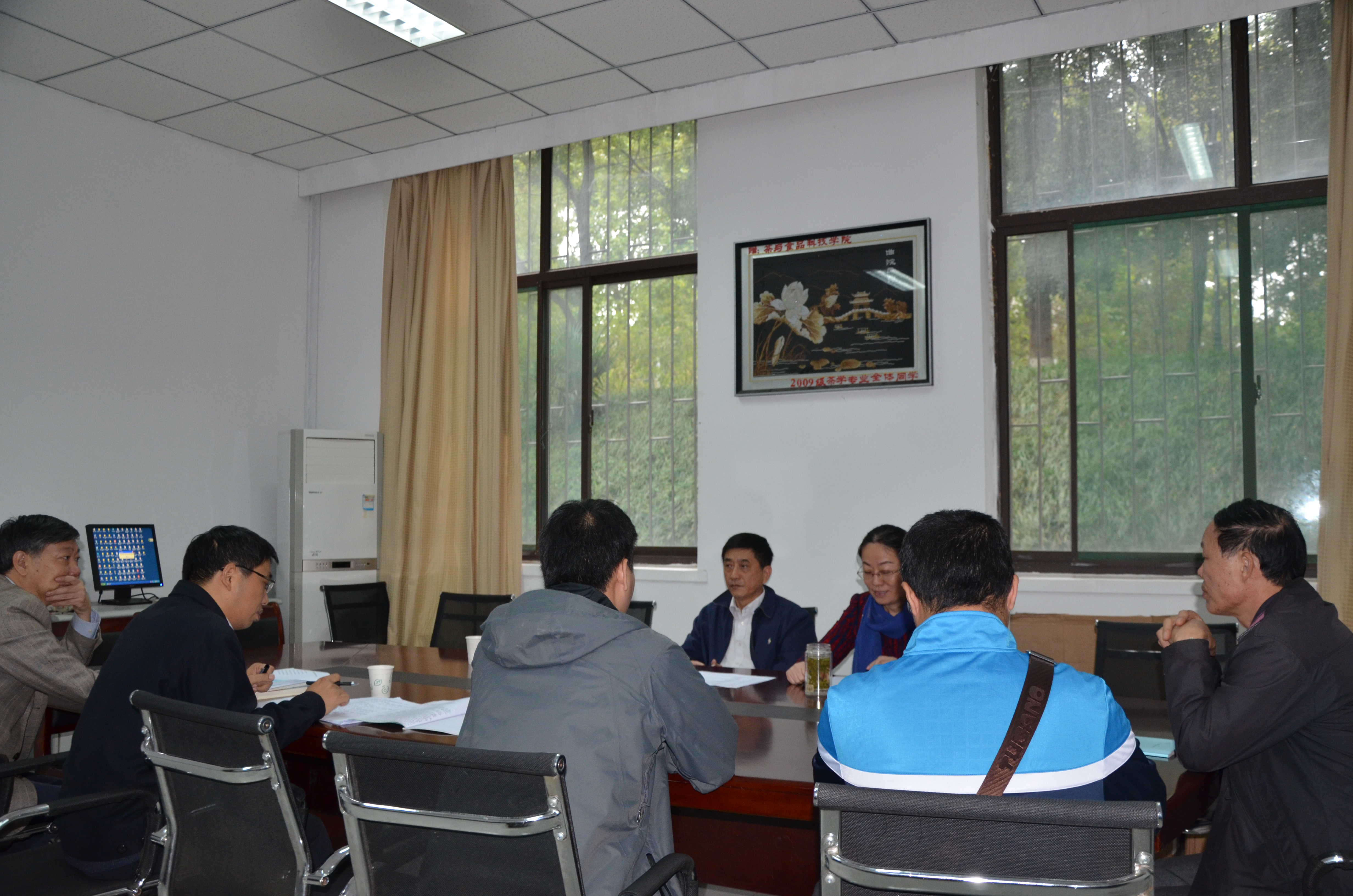 追寻红色经典，传承长征精神，深入践行“两学一做” ---茶学教工第一党支部召开专题学习活动