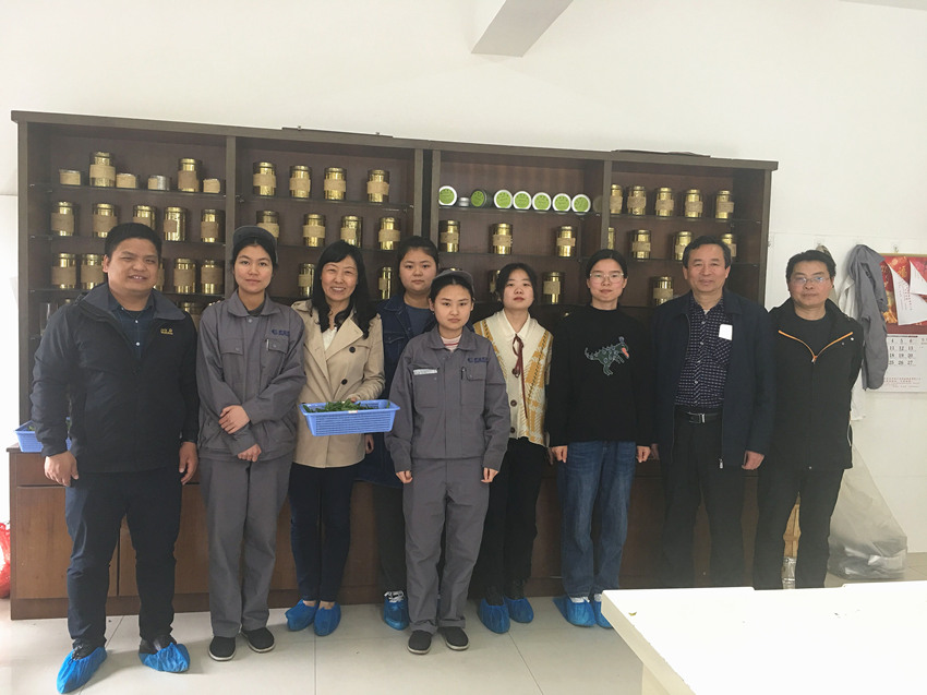 我院党政领导带队赴教学实习基地看望师生