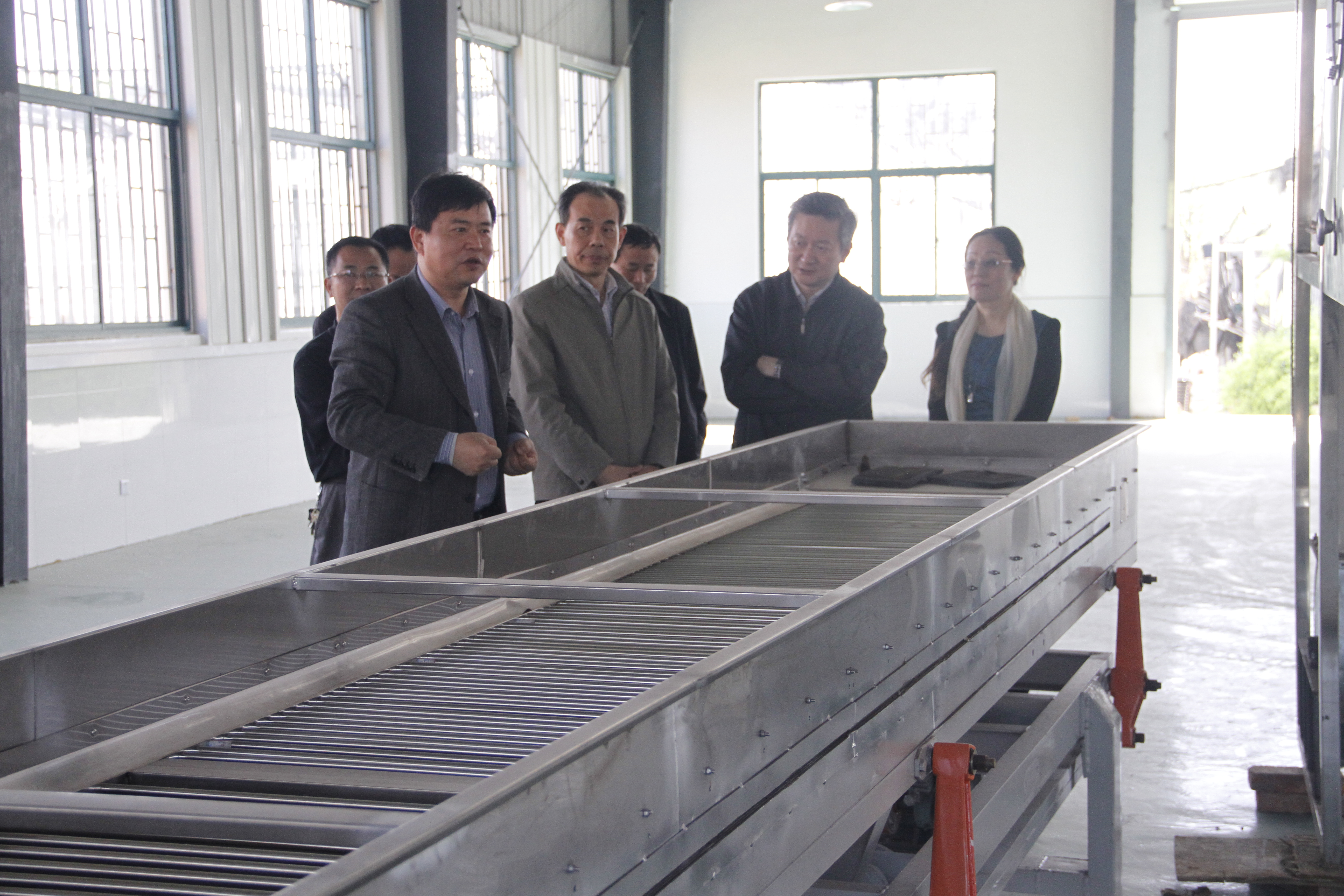 校领导江春、夏涛赴农业园看望实习师生